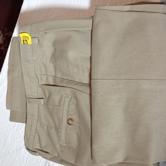 Van Hausen says can women's work pants khakis - Picture 3 of 3